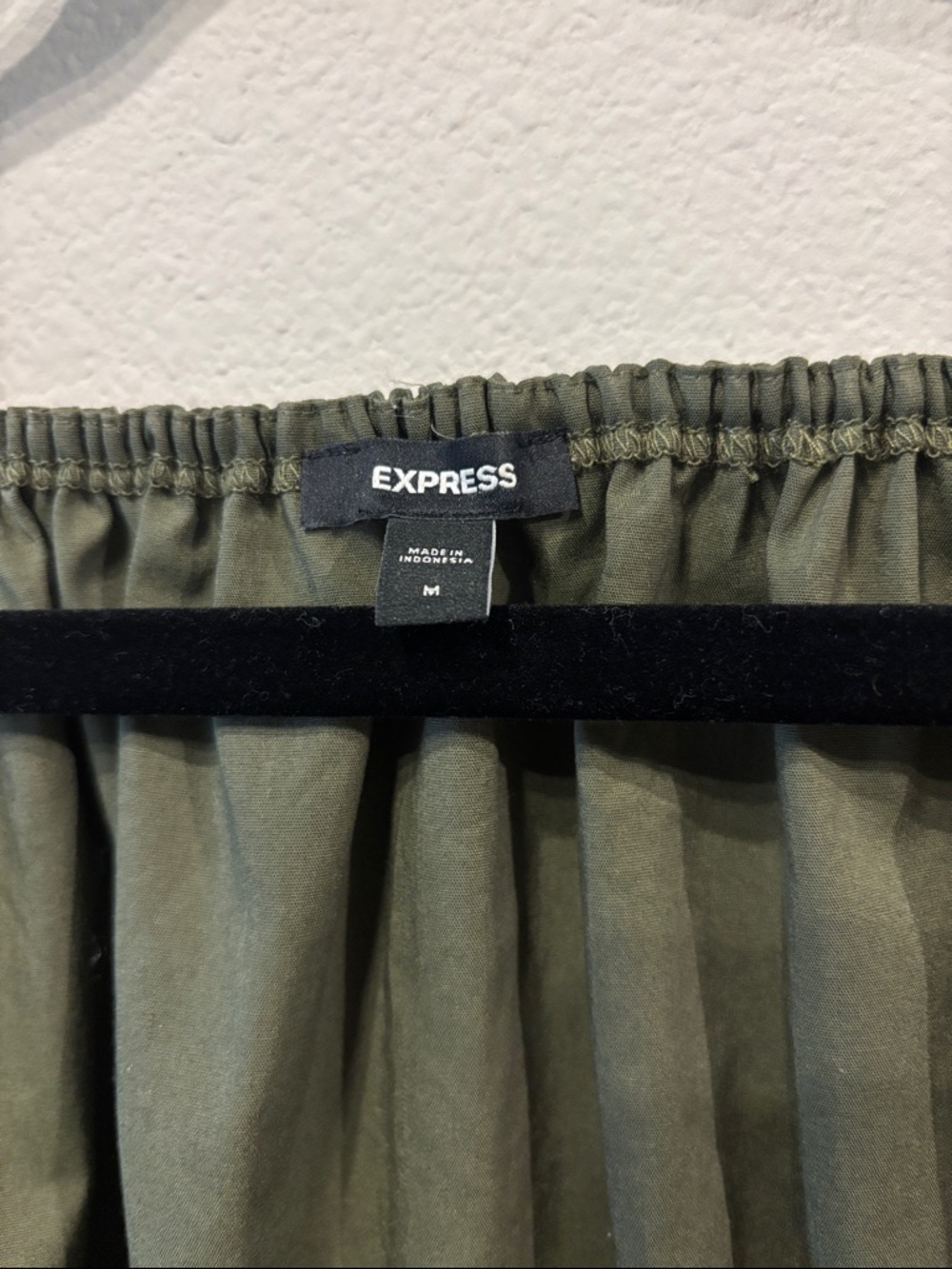 Express Olive Green Cropped Smocked Tank Top Size M - Picture 2 of 3